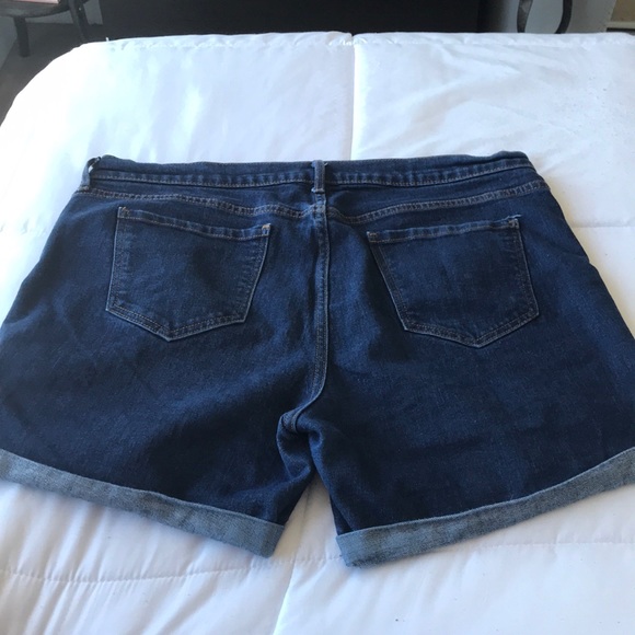 OLD NAVY | 16 |Mid-rise Fitted Stretch Denim Short - Picture 2 of 12